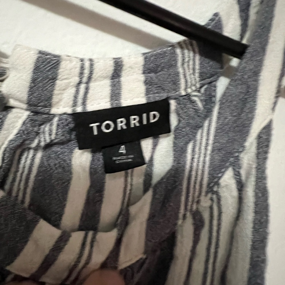 🤍 Torrid Goddess high neck halter top. - Picture 5 of 5